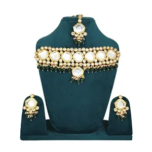 Ensemble de collier choker vert émeraude Kundan avec zircon plaqué or en acier inoxydable pour les mariages, bijoux de mariée raffinés pour femmes - Product Image 1