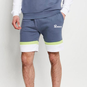 กางเกงขาสั้นแฟชั่นสำหรับผู้ชาย ออกแบบมาอย่างเรียบง่ายด้วยวัสดุที่ระบายอากาศได้ดีเพื่อลุคสบายๆ ทันสมัย - Product Image 1