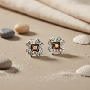 Boucles d'oreilles clous en diamant floral, bijoux élégants en argent pour femmes - Product Image 1