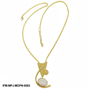 Collier pendentif géométrique en nacre plaqué or, bijou coquillage abstrait, pièce maîtresse moderne et minimaliste pour femme - Product Image 3
