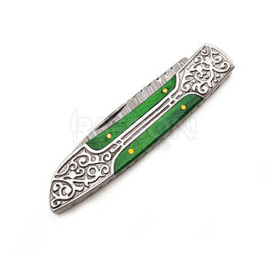 Couteau de chasse pliant Damas de haute qualité Design compact et élégant avec manche en bois OEM personnalisable pour les projets de bricolage - Product Image 3