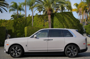 SLATV4C0XRU223810 2024 SUV Industrial AWD V12 6.7L 563hp 850Nm Torque Interior de Cuero Premium 5388 Bajo Kilometraje OEM 3 Años de Garantía - Product Image 4