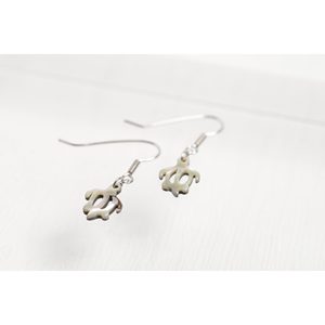 Boucles d'oreilles en argent plaqué rhodium avec motif tortue de mer - Product Image 2