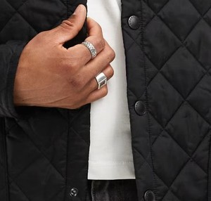 Chaquetas acolchadas suaves para invierno, chaquetas impermeables rellenas, chaquetas acolchadas a prueba de viento personalizadas para temporada de invierno al aire libre y senderismo - Product Image 4