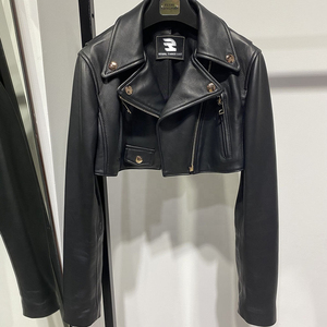 Veste de moto courte vestes en cuir PU de motard pour femmes col rabattu fermeture éclair poche poitrine veste en cuir pour femmes - Product Image 3