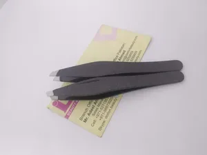 Pinzas para cejas negras brillantes, pinzas profesionales de punta inclinada de acero inoxidable, pinzas para depilación de cejas, logotipo personalizado - Product Image 2