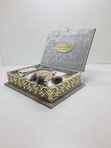 Coffret cadeau islamique recouvert de velours, couverture en velours, Quran en Plexi doré, détails personnalisables, écriture sur boîte, fabricant, vente en gros - Product Image 5