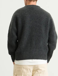 Suéter de Cuello Redondo de Punto Gris Oscuro para Hombre, 100% Algodón, Invierno, OEM, Personalizado, Fabricante de Suéteres - Product Image 3