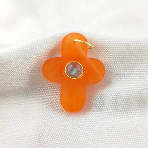 Pendentif fin en croix de rubis teint en cornaline, lunette en plaqué or plaqué rhodium, double pierre de naissance, fournisseurs de l'Inde - Product Image 4