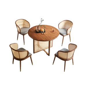 Juego de Comedor de Madera de Lujo Moderno de Alta Calidad con Estructura de Ratán y Respaldo Curvo para Comedor - Product Image 1