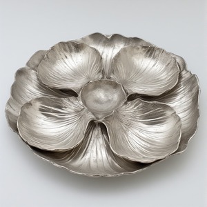 Assiette de présentation de luxe en verre d'aluminium de qualité supérieure Serveur de fruits secs Compartiments à trois feuilles Finition dorée pour repas décoratif - Product Image 3