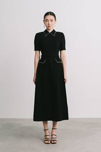 Belles robes noires pour femmes Robe mi-longue A-line Matériel de bonne qualité ILY CHAIN DETAIL ROBE MIDI Marque de vêtements durables - Product Image 4