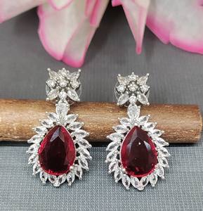 Pendientes colgantes de moda con estilo con diseño de accesorios de piedra de circonita cúbica AD - Product Image 1