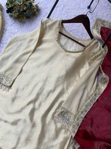 Conjunto Festivo de Boda, Top de Seda Chinon con Bordado de Lentejuelas y Sharara con Dupatta de Encaje Bordado de Seda Gmy - Product Image 5