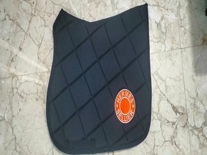 Mantilla de Calidad Premium para Silla de Montar Inglesa Colección de Verano Multiusos para Salto con Diseño Personalizado que Garantiza una Monta Cómoda y Segura - Product Image 3