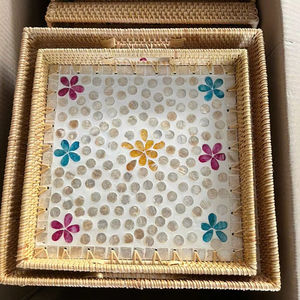 Plateau rond en rotin haut de gamme avec incrustation de nacre pour servir les aliments, le stockage et la décoration de la maison 32cm 35cm 40cm Vietnam - Product Image 1