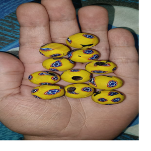 Cuentas de vidrio millefiori hechas a medida, adecuadas para diseñadores de joyas africanas y Tiendas de Cuentas para reventa en color amarillo floral - Product Image 1