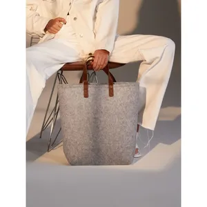 Borse Shopper in Feltro Premium Personalizzate per Promozioni e Merchandising - Product Image 6