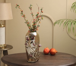 Vase en métal amorphe doré de luxe Vase décoratif en spirale abstraite moderne pour la décoration intérieure du bureau à domicile et de l'hôtel - Product Image 6