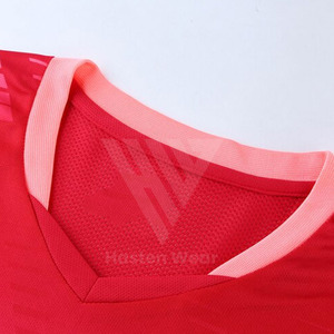 Tenue de football confortable pour hommes et maillots respirants à séchage rapide au meilleur design pour uniforme de football 100% polyester - Product Image 3