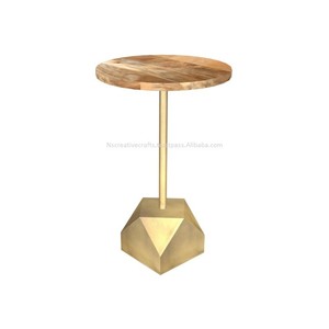 Ajoutez une touche de nature avec notre dessus en bois chaud avec base en laiton antique fabriqué avec un matériau de haute qualité prêt à briller n'importe quel espace - Product Image 3