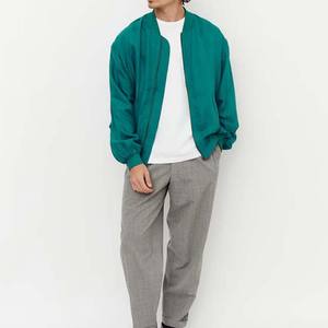 แจ็คเก็ตบอมเบอร์ผ้าแคนวาสสไตล์สปอร์ตสำหรับผู้ชาย ผลิตในปากีสถาน ออกแบบเองได้ กันน้ำ กันลม ระบายอากาศดี เหมาะสำหรับฤดูหนาว ลายเรียบ ซิป - Product Image 3