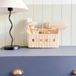 Un ajout charmant à un décor de chambre d'enfant ou de salle de jeux pour garçons magnifiquement fabriqué à la main Kit d'outils en rotin Spark Imagination - Product Image 2