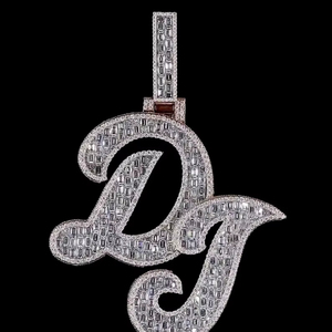 Colgante de Plata de Ley 925 con Moissanita de Corte Esmeralda de 31 Quilates, Chapado en Oro, Estilo Bonito, Engaste de Garra Personalizado, Unisex - Product Image 1