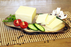 ชีสเชดดาร์ ซีล ได้รับการรับรองมาตรฐาน ISO น้ำหนัก 400 กรัม ชีสคาชคาวาลสด ผลิตจากนมวัว 100% คุณภาพสูง รสหวาน บรรจุภัณฑ์สุญญากาศ - Product Image 2