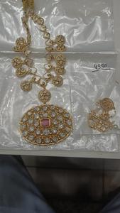 Collier ras du cou Kundan de mariée et boucles d'oreilles Jhumka serties de perles rouges diamants américains idéales pour les mariages et les vêtements de fête - Product Image 3