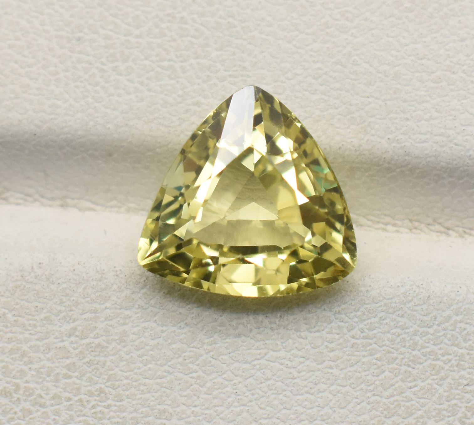 สีเหลือง