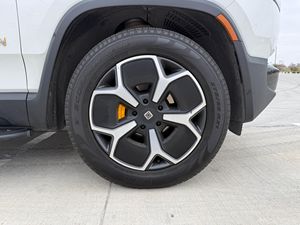 Occasion exceptionnelle : Rivian R1S Adventure Edition 2023 propre et prête à être expédiée - Product Image 4