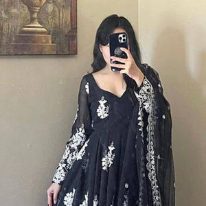 Présentation du nouveau travail de broderie Designer Party Wear Look avec Dupatta Faux Georgette With * Heavy Broderie With Full Sleeve - Product Image 1