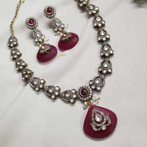 ชุดจี้ขนาดเล็กของ Kundan แบบพรีเมี่ยมหินสีแดงสแตนเลสชุบทองพร้อมเพทายและทับทิมสำหรับสุภาพสตรีเครื่องประดับเจ้าสาว - Product Image 2