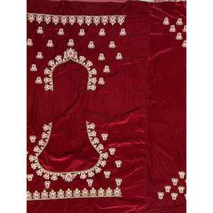 Atractivo Lehenga Choli de Terciopelo Bordado en Color Granate con Dupatta para Vestidos de Novia - Product Image 5