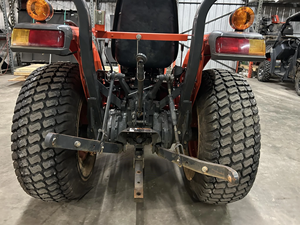 Tracteur à roues d'occasion KUBOTA L2501 2021, moteur et boîte de vitesses 80 CV avec pompe et roulement, prêt à être expédié - Product Image 3