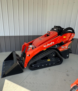Chargeuse compacte sur chenilles SCL1000 noire, la plus performante, avec moteur diesel, pompe hydraulique, PLC et godet frontal, pour usage agricole - Product Image 3