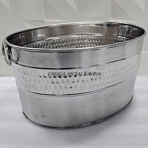 Maceta martillada de diseño personalizado y enfriador de vino en acero inoxidable pulido El epítome de estilo y funcionalidad - Product Image 1