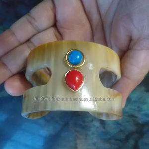 กำไลข้อมือเขาควายที่มีความซับซ้อนพร้อมไข่มุกสีรุ้งและลูกปัดเครื่องประดับที่ไม่ซ้ำกันสำหรับผู้หญิงกำไลข้อมือโดย fwe - Product Image 1