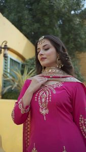 Ensemble Kurti Sharara moderne et tendance, nouveau, de qualité supérieure, en soie chinon pure avec un travail de broderie lourd en sequins, Sharara avec dupatta - Product Image 3