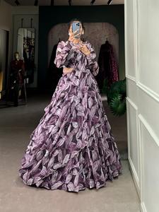 New Evergreen Designer Outfit Modern Style Tabby Silk Lehenga Choli & Dupatta Avec Imprimé Avec Hotfix Work Vente entière Fournisseur - Product Image 6