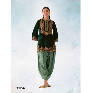 Costumes Salwar Kameez en velours au design moderne pour femme avec broderie lourde et Chinon Dupatta Idéal pour la fête de mariage et les cadeaux - Product Image 1