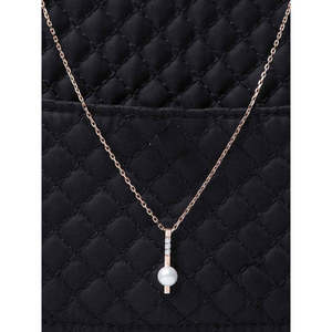 Collar con Colgante de Rosa Geométrica con Perla - CLARA, Plata de Ley 925, Bañado en Oro Rosa y Rodio, con Circonita Suiza, Regalo para Mujer - Product Image 2