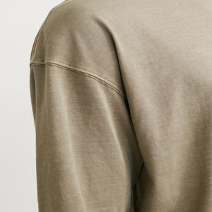 เสื้อยืดโอเวอร์ไซส์คุณภาพสูง 100% ผ้าฝ้าย เสื้อยืดเนื้อหนาแบบเรียบ ไม่มีลาย สำหรับผู้ชายและผู้หญิง ขายส่ง เสื้อยืดเรียบสไตล์สตรีท รับผลิตแบบ OEM - Product Image 4