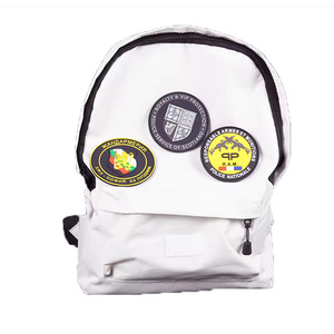 Patchs en caoutchouc personnalisés avec logo, sacoche messager, étiquette en PVC souple, imperméable, écologique, haute qualité, service OEM, gaufrage 3D - Product Image 3