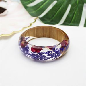 สร้อยข้อมืออะคริลิคเรซินหลากสีแวววาวการออกแบบทางเรขาคณิตที่กว้างไม่สม่ำเสมอเครื่องประดับแฟชั่นประดับเพชร - Product Image 4