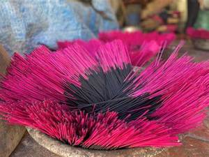 ธูปดำไม่มีกลิ่น ฐานสีชมพู ให้ควันสะอาด สำหรับพิธีกรรม การทำสมาธิ วัด และงานฝีมือ - Product Image 4