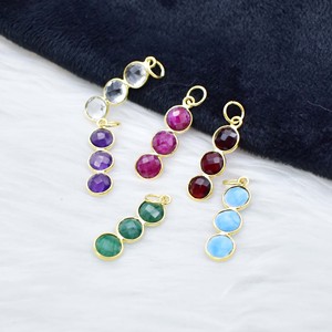 Pendentif émeraude à trois pierres-Pierre de naissance pierre précieuse à facettes de forme ronde, pendentif en argent sterling 925 fait à la main pour femme - Product Image 4