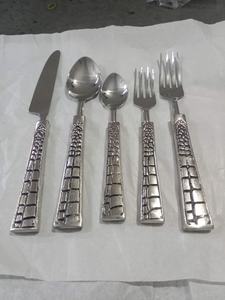 Des designs de couverts tendance sont disponibles chez HHO, fabriqués en métal de haute qualité et produits en gros pour l'exportation. - Product Image 6