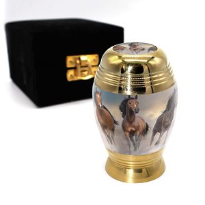 Urna Funeraria Personalizada con Caballos Salvajes para Adultos - Urna Decorativa Hecha a Mano para Cenizas Humanas - Product Image 1